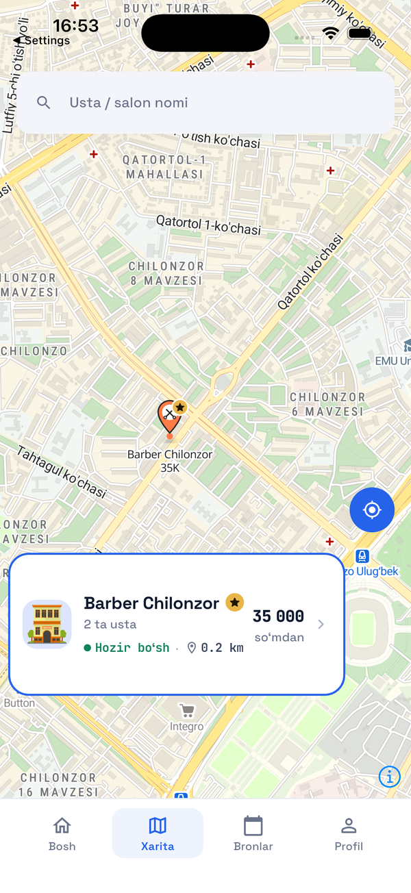 Ustem xaritasi: Chilonzor ko'chalari ustida bitta usta belgisi «35K»; pastda tanlangan salon kartasi — Barber Chilonzor, 2 ta usta, hozir bo'sh, 0.2 km, 35 000 so'mdan. Sinov ma'lumotlari.
